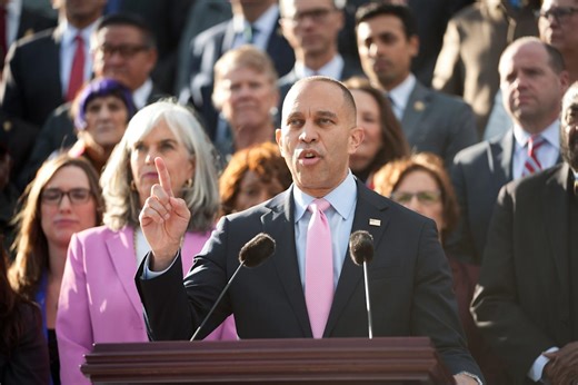 House Democratic leader clashes with CNBC host over ACA tax credits