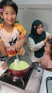 1M views · 17K reactions | Resepi Sangkaya makan dengan Roti jala. Dah serupa taska buat live masa ni. Hampa layan la noh | Cik Dayang Zuhaila | Facebook