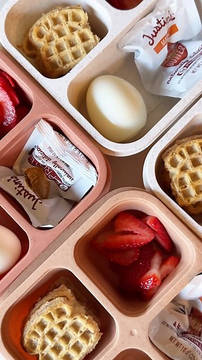 Restocking my breakfast adult lunchables 🧇🍓🥜🥚 🤤 #asmr #asmrsounds #restockingvideo #restockingvideos #lunchables #adultlunchables #breakfastideas #restock #snackbox #restocking | Alohalexia