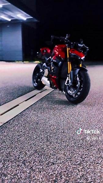 Exploring the Ducati Streetfighter V4: Performance Insights
