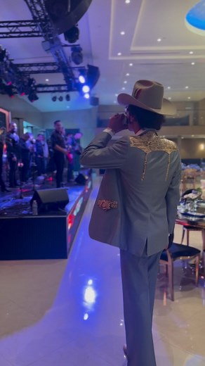 165K views · 2.2K reactions | Con la banda  quien se sabe el nombre de esta cancion ? #ChalinoSanchez #corridosybanda #losangeles #DelRecords | Taco El Flako | Facebook