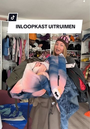 Opruimen van de Inloopkast: Een Absurd Proces