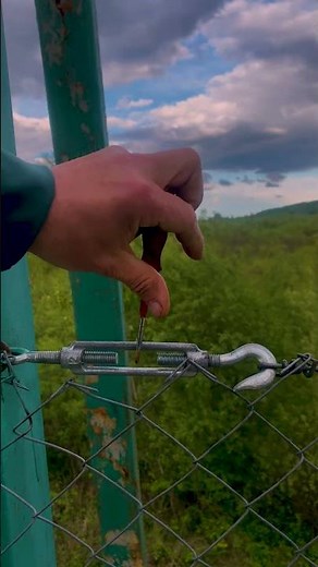 How to Stretch Fence Wire Tight and Secure💪 | Fast & Reliable Method!" #creativesurvival #lifehacks