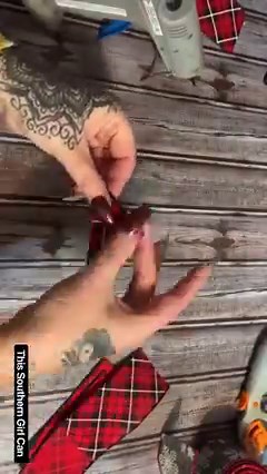 Folded ribbon wreath | link to full tutorial is in the comments! #wreaths #christmaswreath #wreathmaking | This Southern Girl Can