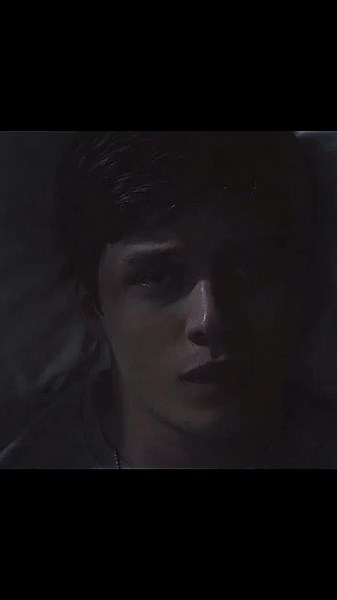 Ben Parish and Cassie Sullivan Moments in The 5th Wave