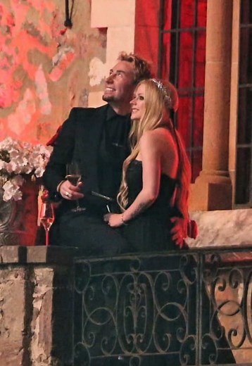Avril Lavigne and Chad Kroeger might have had the most iconic wedding of all time… #avrillavigne #chadkroeger #nickelback #dadrock #divorceddadrock