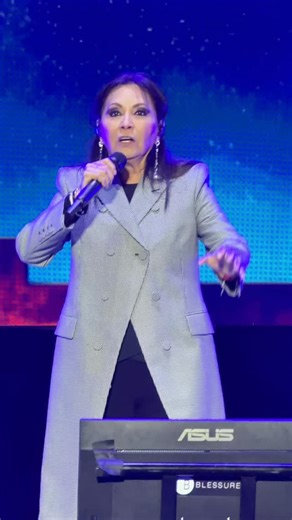 Luna - Ana Gabriel en vivo desde el Explanada 5 en Ciudad de Guatemala, Guatemala el 22 de Noviembre del 2025 como parte de su gira “Claro De Luna Tour” 🦋 #AnaGabriel #ClaroDeLuna #ClaroDeLunaTour #LunaDeAmerica #AG2025 #YLaFiestaContinua | Ana Gabriel México Fans