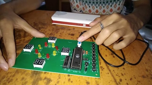 交通信号灯控制系统设计