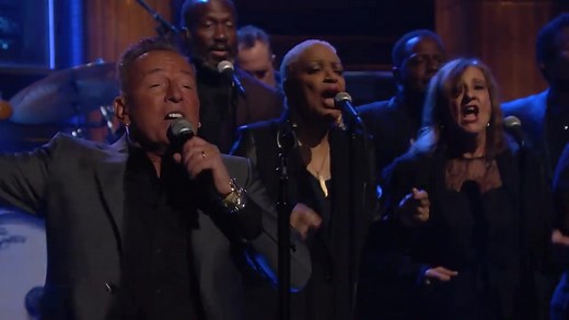 Bruce performing ‘Do I Love You (Indeed I Do)’ last night on the Tonight Show with Jimmy Fallon #brucespringsteen #springsteen #onlythestrongsurvive #jimmyfallon #thetonightshowstarringjimmyfallon #music #newyork #thetonightshow #fyp #foryou