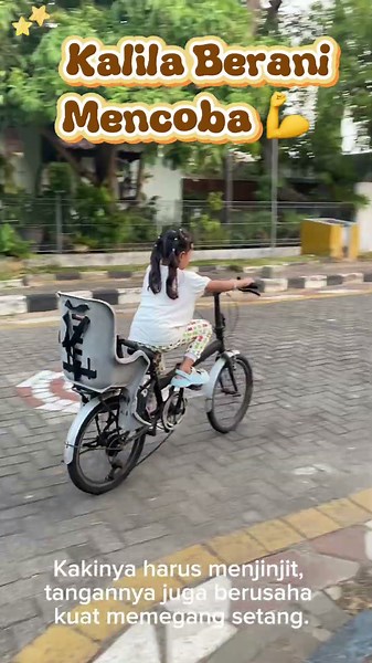 Kalila Nekat Naik Sepeda Papi yang Besar Banget! Lucu Banget Lihat Aksinya! 🚲😂