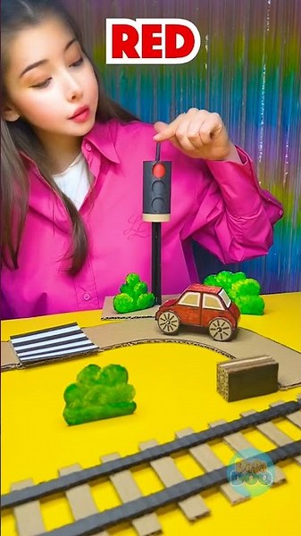 🚦 Check Out My Amazing Cardboard Traffic Light! 🌟 #fun #safety