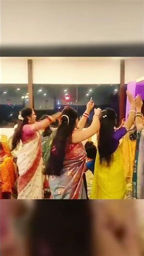 Haldi Dance on Vadi Vadi Chandan 💛 Vadi Marathi Haldi Dance Full Energy..