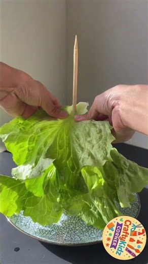 “DIY Lettuce Christmas Tree | Fun & Creative Food Decoration Idea!”