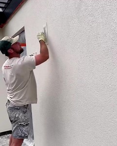 Flawless finish from Mr Smooth Plastering using the Refina Texture Float on this silicone render 🧑‍🎨 Check out our full range here 👉https://www.refina.co.uk/jolisearch?s=texture float | REFINA
