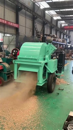 The disc cutting machine is mainly composed of a frame, a cutter head, a feeding port, a cover, an electronic system, and other parts. The cutterhead is the core component with blades installed on it, which are driven by a motor to rotate at high speed to cut wood#Mobilewoodslicer#Mobilewoodslicer#Portablewoodslicer#Disctypemobilewoodslicer#Drumtypemobilewoodslicer#Efficientwoodcutting#Multipurposemachine#Flexiblemobility#Energysavingandlowconsumption#Goodcrushingeffect#Lombok #BangkaIsland #Bel