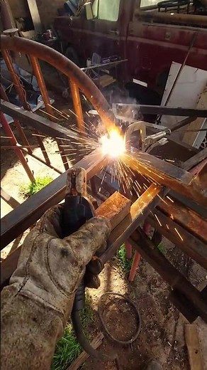 Welding🔥How to Make an Industrial Style Iron and Wood Armchair Very Easily! #blacksmithing