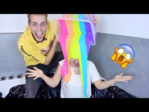 Ich schütte REGENBOGENSCHLEIM über BIBI 😱 I Julienco