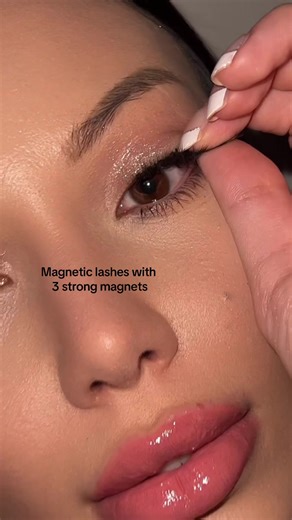 Get Instantly Glamorous with Waterproof Magnetic Lashes