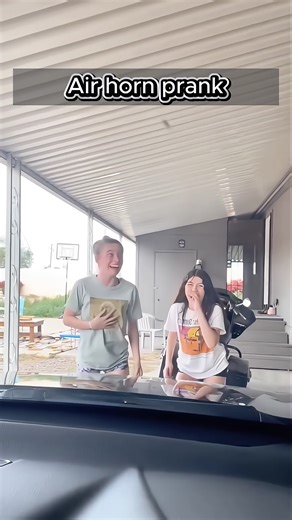 Air horn prank 🤣🤣#scareprank #jumpscare #family #prank #challenge #fun