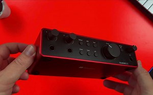 第四代 Focusrite Scarlett 2i2 vs Motu M2声卡对比