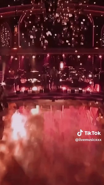 Footloose - Blake Shelton (2011) cover. #blakeshelton #footloose #kennyloggins #country #live #song #lyrics #dance #legend #moviesong #fyp