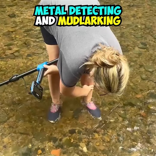 Metal detecting and mudlarking for forgotten river treasure! 😲 #mudlarking #treasurehunters #archaeology | Adventure Archaeology And Southern Diggers