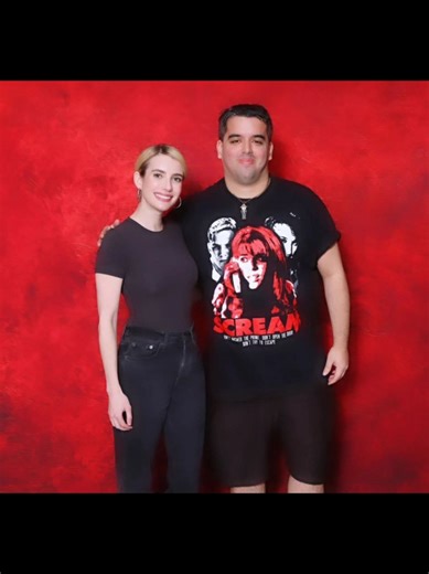 Me with actress Emma roberts. I started watching her in things like unfabulous aquamarine hotel for dogs..but holy shit she can do it all . Comedy drama scary. She proved on her own she can do anything. Jill roberts in scream 4 was soo badass. Scream queens ❤️ 😍 I got to tell her im a huge fan of hers and her aunt Julia roberts ❤️ she was soo nice to meet and hope she does more events #emmaroberts #unfabulous #hotelfordogs #werethemillers #scream4 #