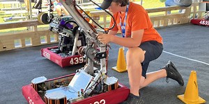 Kids program robots at UP State Fair