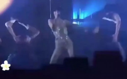 【内场全视角】疯马秀现场1080P，完整无删减！@！！！lisa表演全镜头极致观看！真滴流口水啊！！！