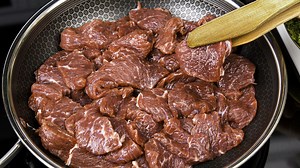 Tender beef in 5 minutes! The Chinese secret to softening the toughest beef! Hello everyone 🤗🥰 Today I will share with you a very tasty, quick and simple recipe with beef! You can make this dish very fast and everyone will be very happy! This is the easiest way to tenderize beef for quick cooking. The secret is to use an ingredient that is found in every home. Try this easy and very delicious recipe and let me know in a comment's "How do you like it?". Peace and love🥰 Have a delicious day! 🤤