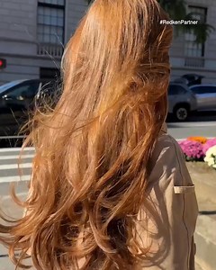 Acidic Color Gloss extends color and provides salon-like shine ✨ | Redken