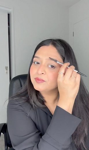 Makeup tutorial Benefit eyebrow pencil Eyebrow tutorial. Makeup tips ‪@benefitcosmetics‬