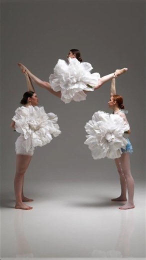🇺🇦 Model poses for photoshoot📸 Acrobatics Svetlana, Elizabeth and Anna.