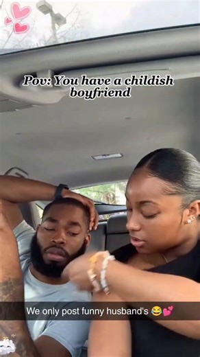 Artinya nyaman. Bisa aja dia di kerjaan jadi orang yang serius, tegas, tapi pas sama kamu mendadak jadi orang yang random, asbun, iseng, jail banget. Dia berani buka topeng maskulinitynya dan nggak semua orang dapat sisi laki-laki yang seperti ini. Tolong jangan disakiti.