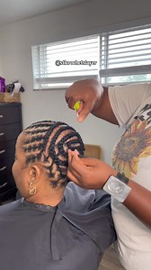 Illusion crochet braid tutorial for middle section ❤️ . . Accepting Appointments in: New York: August 18th-21st (Book now!) 👇🏾 Houston: September 17th-20th (booking available soon!) . Booking available on my Linktree: https://linktr.ee/Goldenbabe (LINK IN BIO) . Want to book a Crochet Slay Class with me??? I offer 1 on 1 (in person) courses! https://nauticastyles.as.me/?appointmentType=category:Learn how to Crochet! (in person crochet courses) (link in bio) . Check out my Amazon storefront: ht