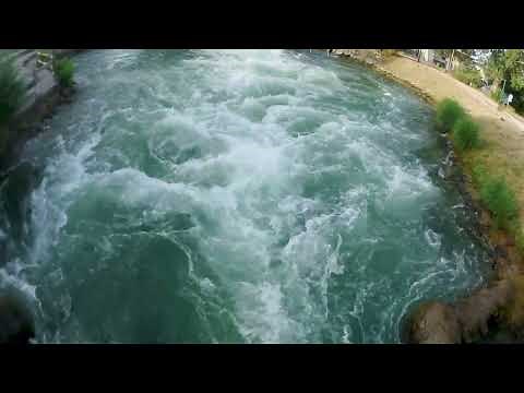 Canoé kayak canyoning Espace Eaux Vives Saint Pierre de Bœuf activité nautique rivière artificielle.