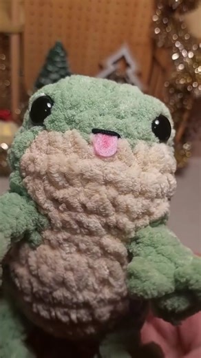 ｡･ﾟﾟ･♡ 𝐒𝐚𝐬𝐡𝐚 ♡･ﾟﾟ･｡ on Instagram: "crocheting a silly little gecko in 6s 🦎🧶✨️ • • • • free pattern by @knotted.angels • #lizard #crochet #crochetersofinstagram #gecko #crochetwithme #freepattern #crochetreel #plushie #freecrochetpattern #freeamigurumipattern"