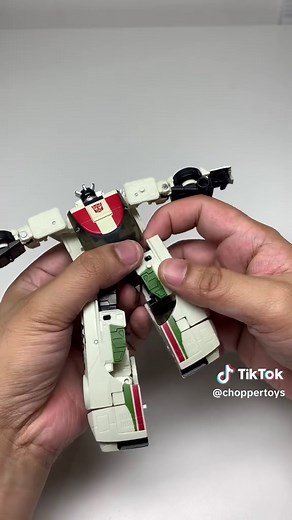 Transformers Earthrise Wheeljack: Autobot Engineering Genius