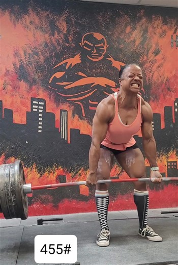 Saturday shenanigans @ Die Hard Gym 📽 455# x 1 rep accessory leg training. 🗣 LFG y'all. 💫 2026 Competition Prep Training Log 💫 | Suzanne Davis