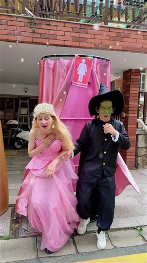 Elphaba conquers Glinda #glinda #elphaba #arianagrande #wicked #witch #magic