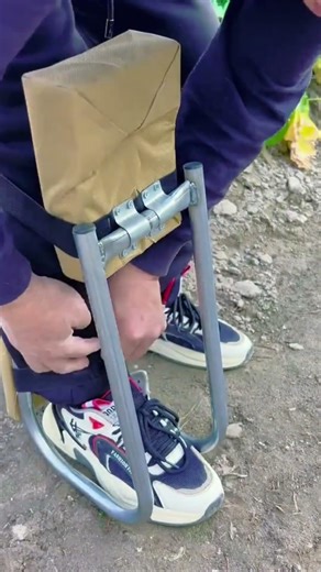 Greenhouse Garden Helper! Foot-Bound Sitting & Squatting Tool