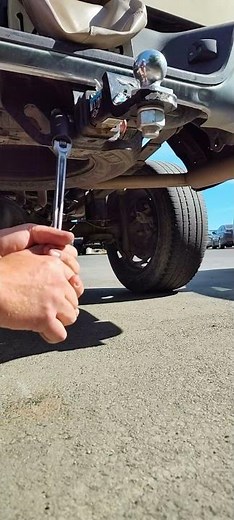 HOW TO REMOVE TRAILER HITCH LOCK WITHOUT KEY 🗝️ TECH TIP # 15