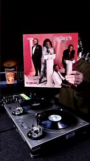 Dj "S" - Gladys Knight and the Pips & Dionne Warwick (Short)