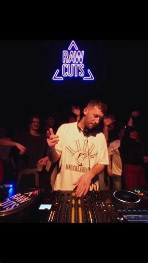 Archie Hamilton's Legendary Set at RAW CUTS