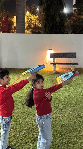 Knotti Tots on Instagram: "🪁 No kite skills? No problem! 🚀 This kite gliding gun is perfect for kids who don’t know how to fly a kite — just aim & watch it glide ✨ ✔️ Easy to use ✔️ Screen-free active play ✔️ Instant fun, no frustration 📦 Pre-book now to get by 14th Jan 💬 DM to order before stock runs out! #ActivePlayForKids #ScreenFreePlay #OutdoorToys #FunLearning #KidsGiftIdeas #ToyStoreIndia #momapproved #KidsActivities #besttoysforkids #playbasedlearning #limitedstock"