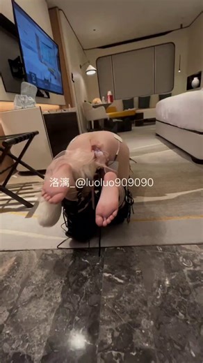RT @luoluo909090: 尾巴歪了，小笨狗狗弄了半天的这段也太可爱了！（part 3）#k9 #人形犬狗狗: @yulu0914套装: @BlackMarieChina