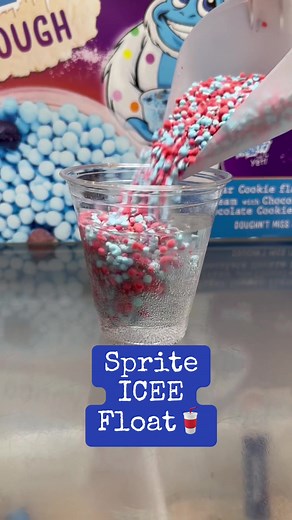 🥤Beat the heat with this refreshing Sprite ICEE Float loaded with Dippin’ Dots! Top it off with whilped cream and chocolate sprinkles for the ultimate treat!🫶🏻 #dippindots #icecream #dessert #yummy #sweet #miami #foodlover #fyp #treatyourself #treat #tuesday