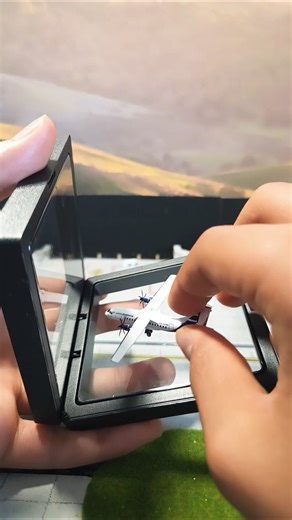 Can You Put Gemini Jets in the 3D Floating Display Box? #squawkbox #oceanflyer #geminijetsairport