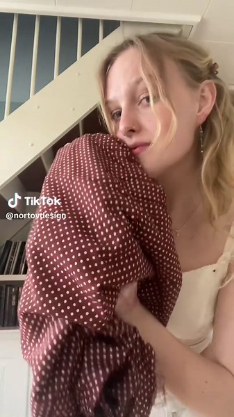 Charming Dress Inspired by Pretty Woman Vibes