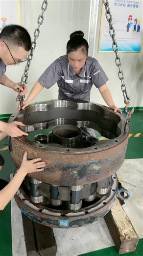 Assembling a Hydraulic Excavator Pump: A Step-by-Step Guide